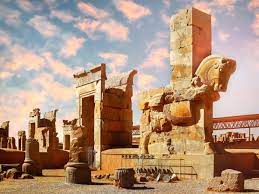 Save translation نماد پیروزی ایرانی باستان در تخت جمشید، پایتخت پادشاهی باستانی هخامنشی در ایران